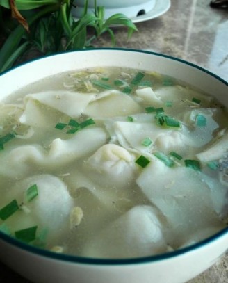 骨汤鲜肉海参馄饨的家常做法