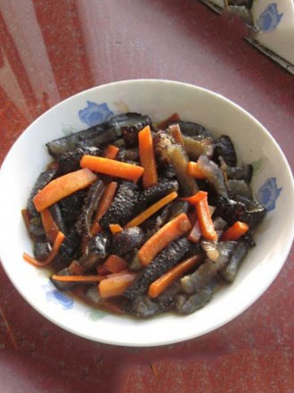胡萝卜炒海参的家常做法