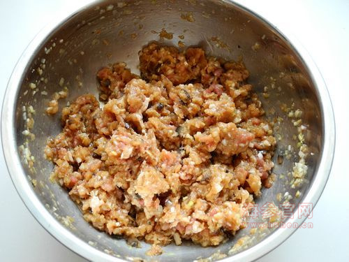 骨汤鲜肉海参馄饨的家常做法